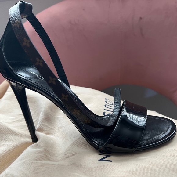 Louis Vuitton heels with box and the individual bags for each shoe - Picture 1 of 8